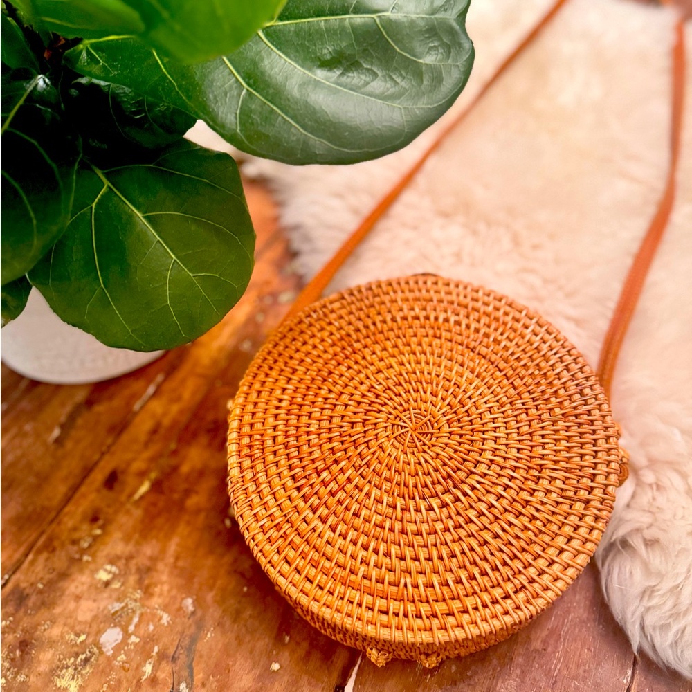 Bohemian Wicker Round Crossbody - Round Purse